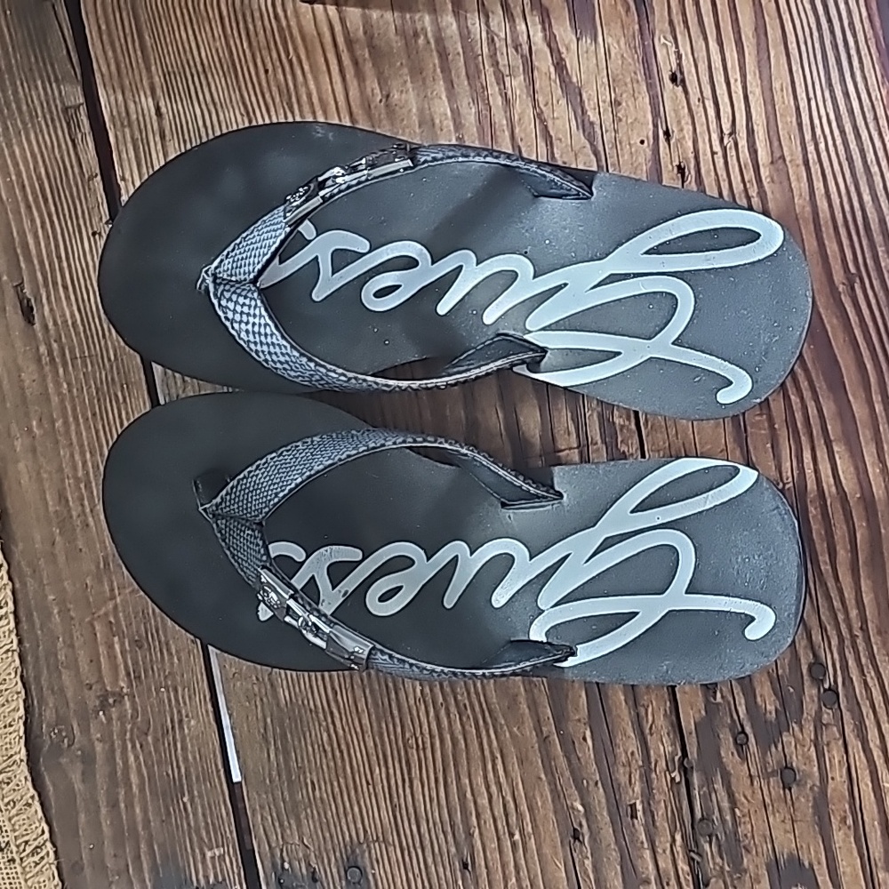 Guess flip flops